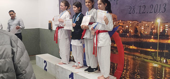 انجازات مشرفة لابطال وبطلات مدرسة حسني عرار للكراتيه Hosni kai karate ببطولة موديعين القطرية ٢٠٢٤ 